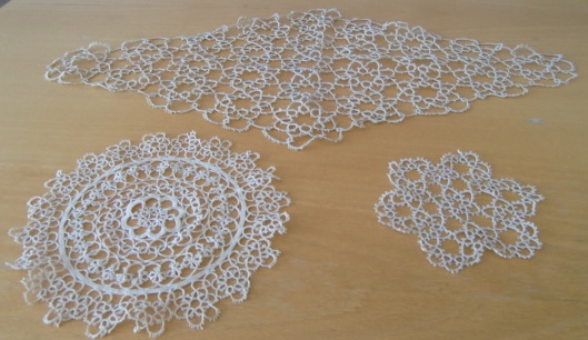 M759M Three pretty tatting